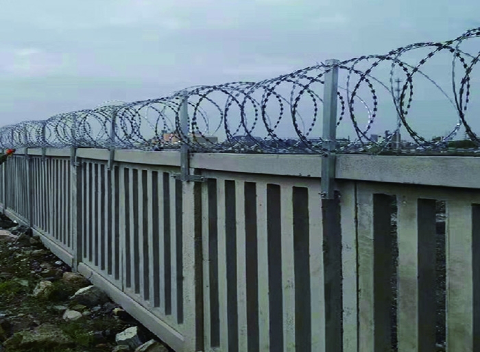 铁路水泥防护栅栏